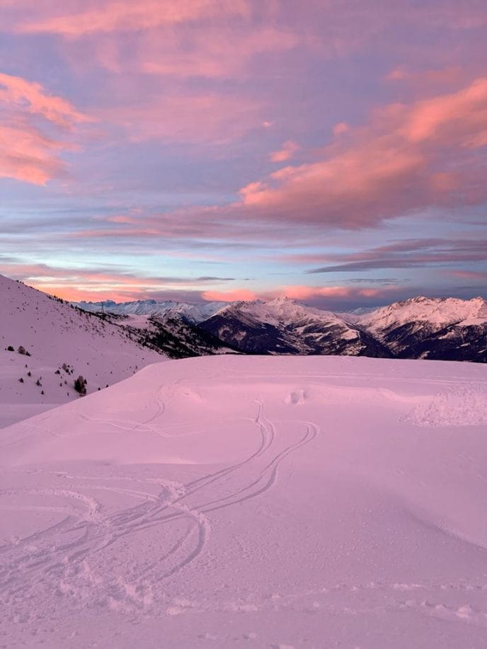 Construction d'igloo et randonnée en raquettes en Savoie – Image 27