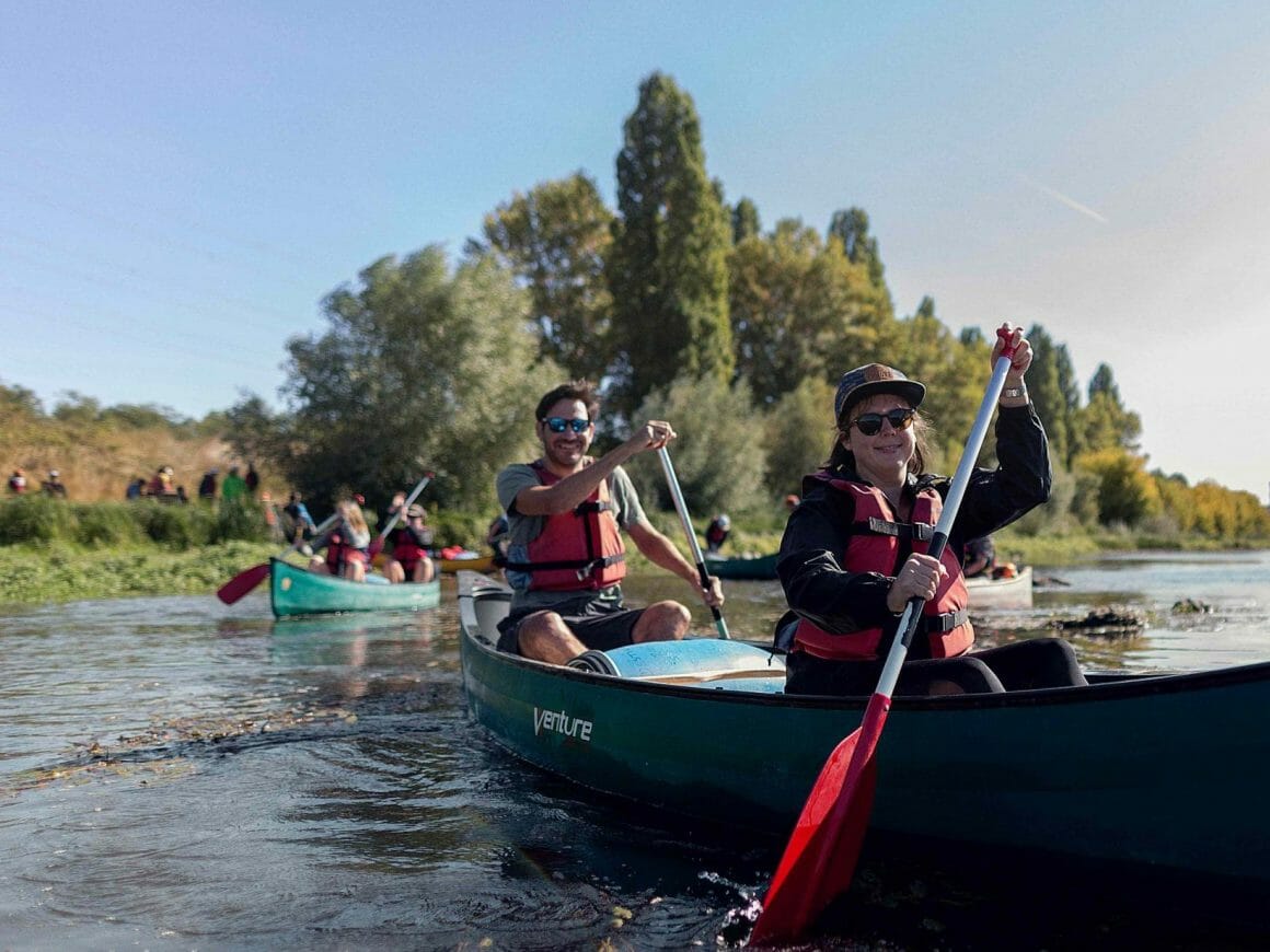 Groupe de voyageurs en canoë dans le Vexin