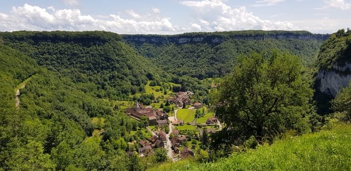 Baume-les-Messieurs depuis le Belvédère de Granges-sur-Baume