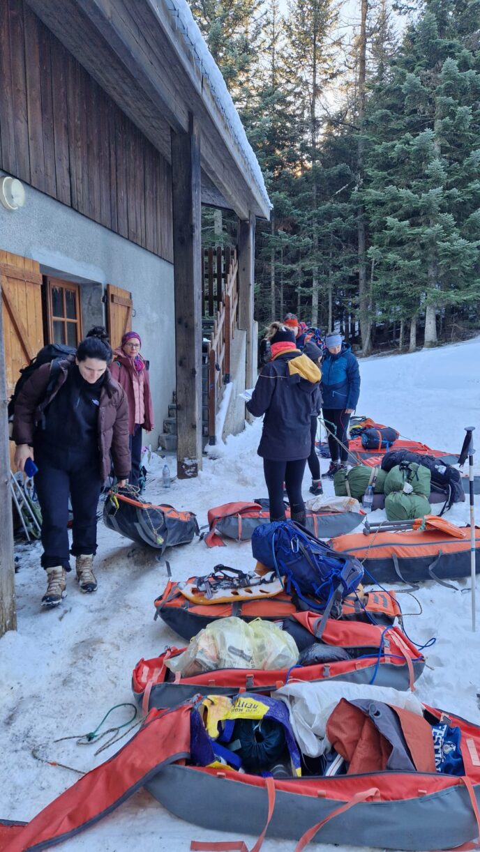 nouvel an initiation raquettes, pulka et cabane dans le vercors