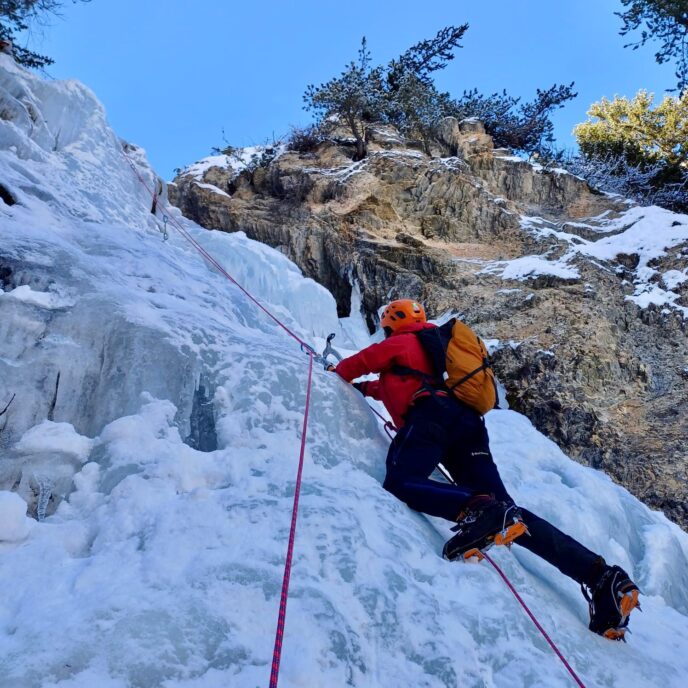 nouvel an : initiation à l'escalade sur glace dans les Écrins
