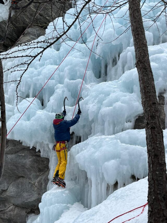 nouvel an : initiation à l'escalade sur glace dans les Écrins