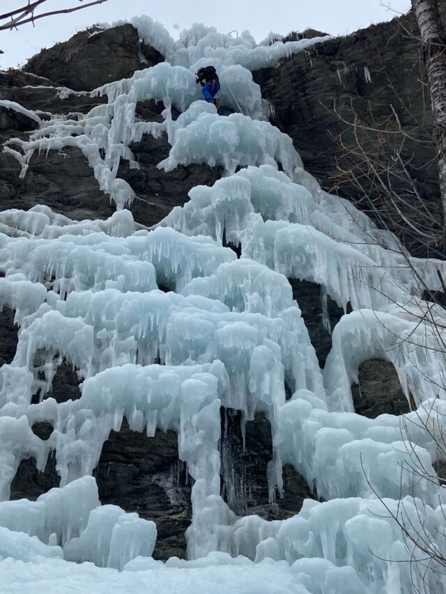 nouvel an : initiation à l'escalade sur glace dans les Écrins
