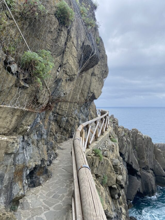 randonnée en italie dans les cinque terre, en auberge
