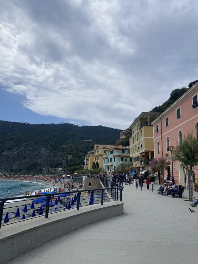 randonnée en italie dans les cinque terre, en auberge