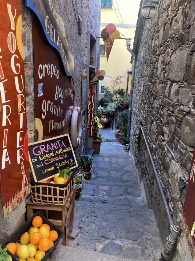 randonnée en italie dans les cinque terre, en auberge