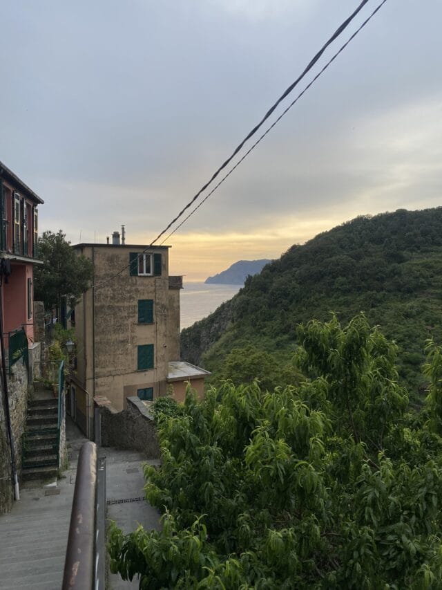 randonnée en italie dans les cinque terre, en auberge