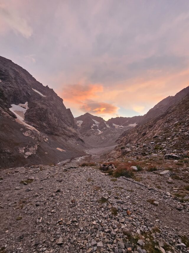 trek : le tour des glaciers des Écrins en refuge