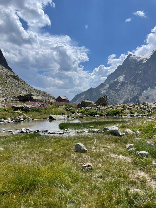 trek : le tour des glaciers des Écrins en refuge