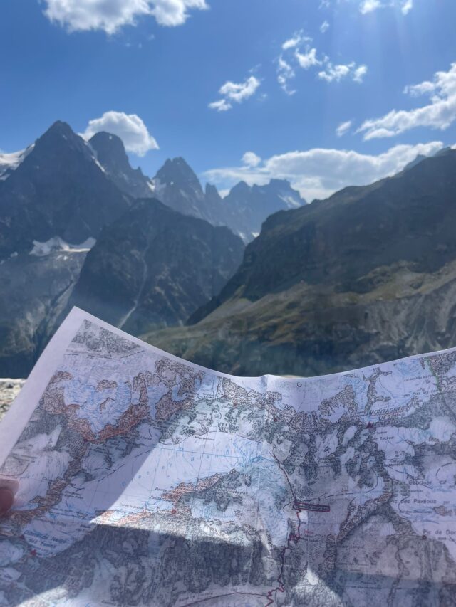 trek : le tour des glaciers des Écrins en refuge