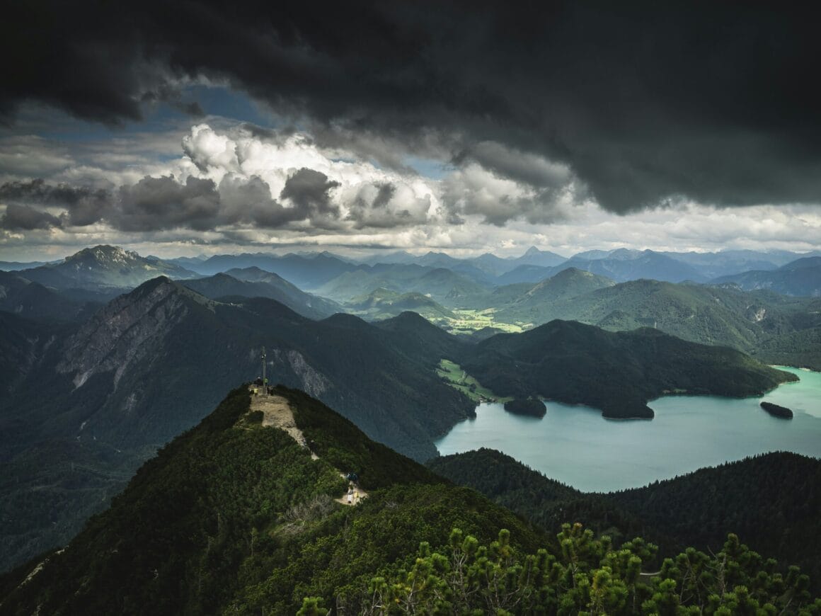Orage en montagne : les bons comportements à adopter