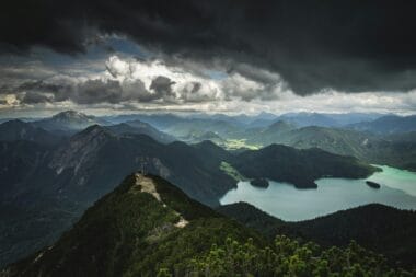 Orage en montagne : les bons comportements à adopter